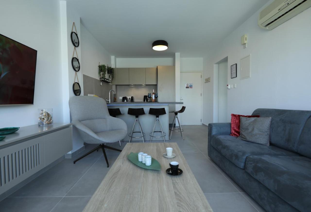 Lovely Cozy One Bedroom Suite With Pool Протарас Екстериор снимка
