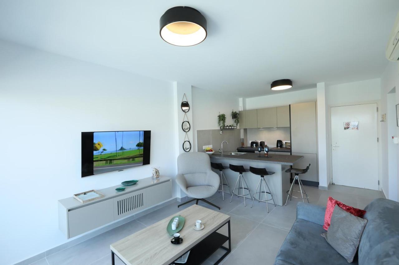 Lovely Cozy One Bedroom Suite With Pool Протарас Екстериор снимка